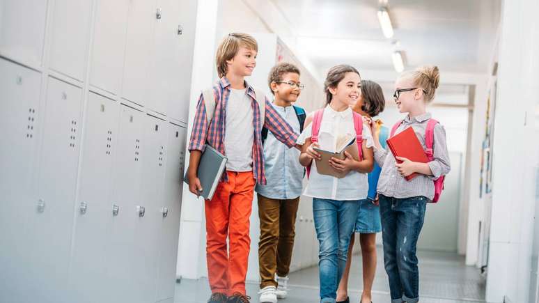 Nas &uacute;ltimas d&eacute;cadas, pr&aacute;ticas educativas passaram a incorporar conceitos como disciplina positiva, escuta ativa e desenvolvimento socioemocional &ndash; depositphotos.com / ArturVerkhovetskiy