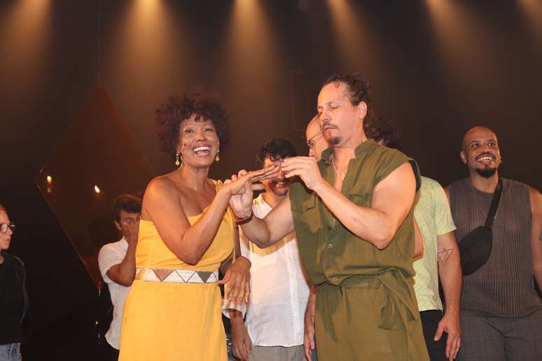 Isabel Fillardis e Well Aguiar ficam noivos ap&oacute;s pe&ccedil;a de teatro no Rio