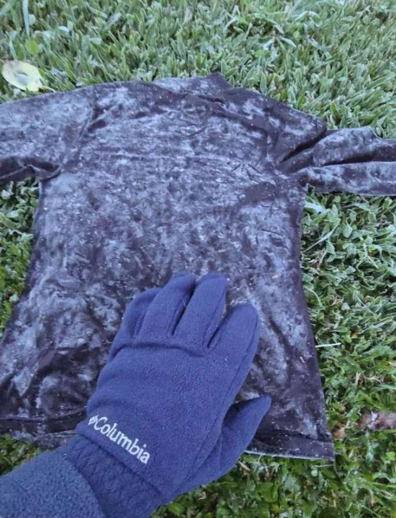 Roupas congelada pelo frio na Serra Catarinense nesta ter&ccedil;a-feira, 28