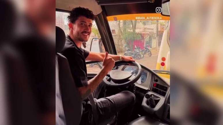 Gustavo Henrique tira habilita&ccedil;&atilde;o D para dirigir &ocirc;nibus e vans &mdash;