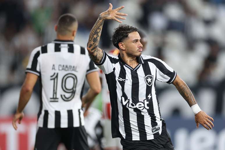 Ponte comemorando o primeiro gol 