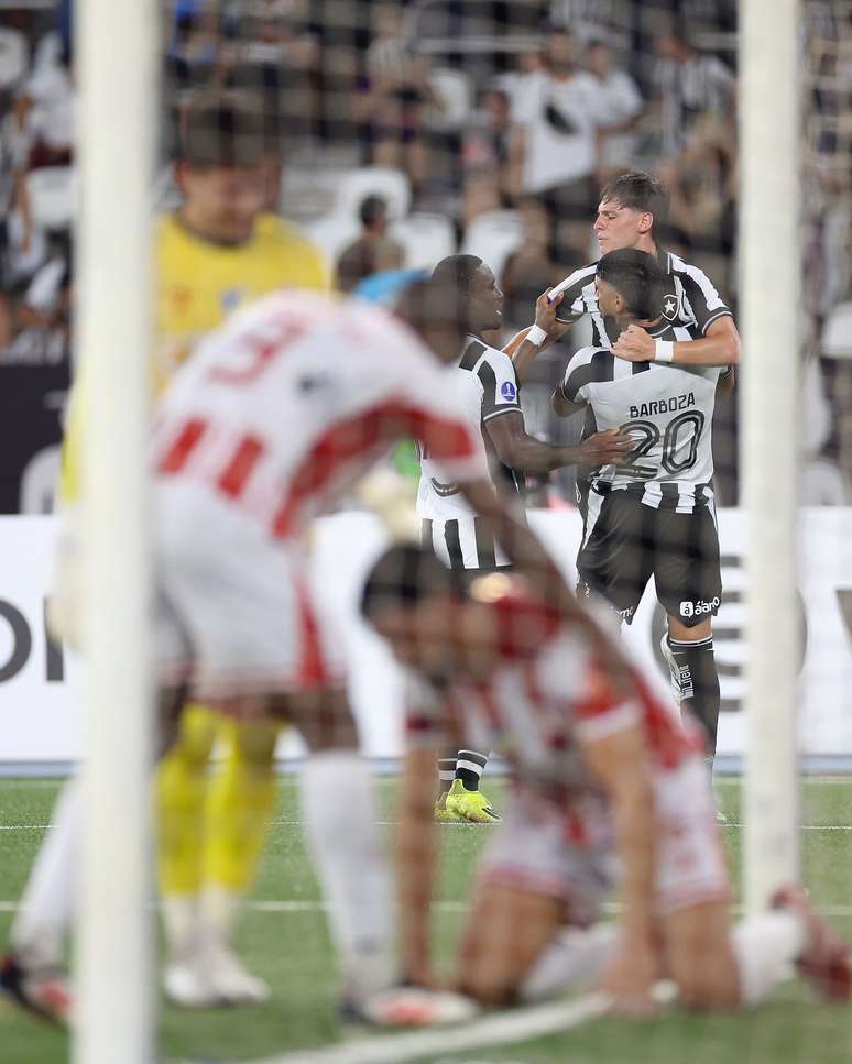 Montoro comemorando o segundo gol do Botafogo 