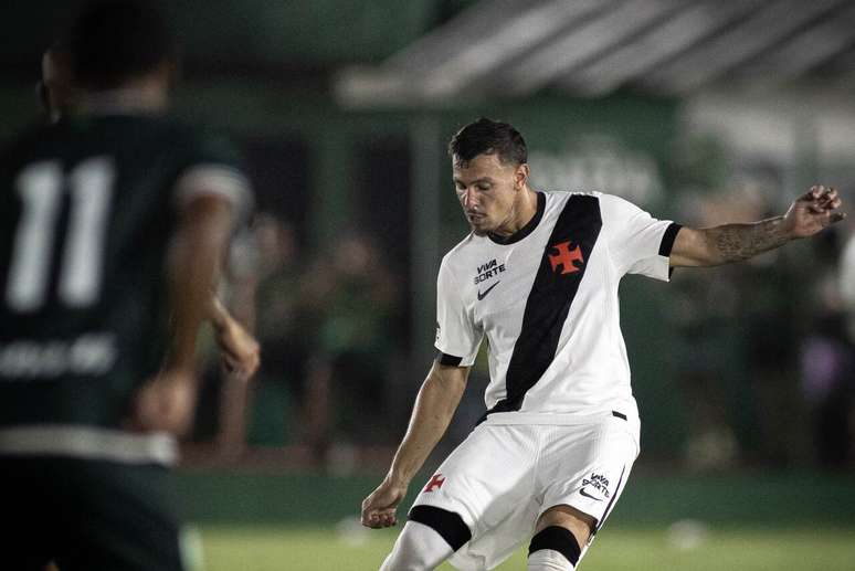 Hugo Moura tem o futuro indefinido no Vasco &ndash;