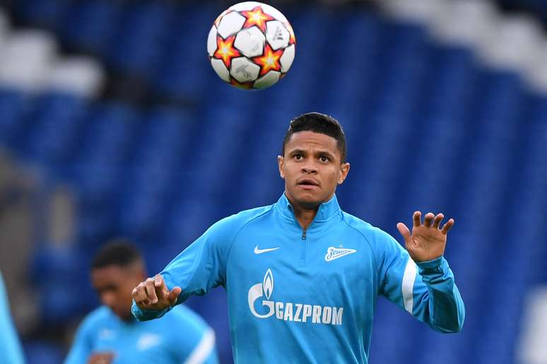 Douglas Santos, do Zenit, acumula passagens recentes pela Sele&ccedil;&atilde;o Brasileira 