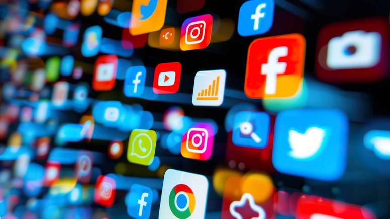 A partir da populariza&ccedil;&atilde;o das redes sociais e dos smartphones, consolidou-se o conceito de economia da aten&ccedil;&atilde;o. Nesse cen&aacute;rio, o recurso disputado n&atilde;o &eacute; apenas o tempo cronol&oacute;gico, mas principalmente a capacidade de foco &ndash; depositphotos.com / joaquincorbalan