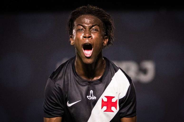 Lu&iacute;s Felipe comemora gol de cabe&ccedil;a contra o Botafogo &ndash;