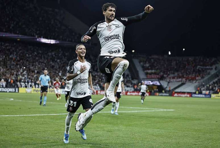 Corinthians ainda est&aacute; 100% na Libertadores &ndash;