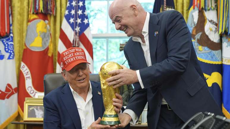 Presidente da Fifa, Gianni Infantino, est&aacute; pressionado a pedir ao presidente dos Estados Unidos, Donald Trump, um al&iacute;vio da r&iacute;gida pol&iacute;tica migfrat&oacute;ria no pa&iacute;s. (22/08/2025)