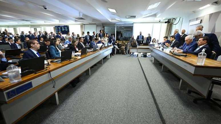 Ap&oacute;s a sabatina, senadores votam na CCJ e no plen&aacute;rio