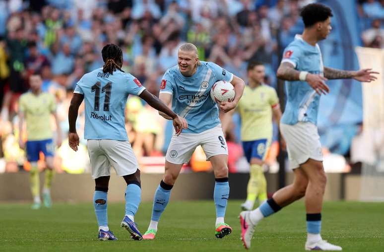 Erling Haaland em a&ccedil;&atilde;o com a camisa do Manchester City &ndash;
