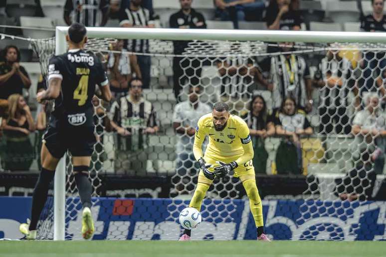 Everson em campo pelo Atl&eacute;tico-MG &ndash;