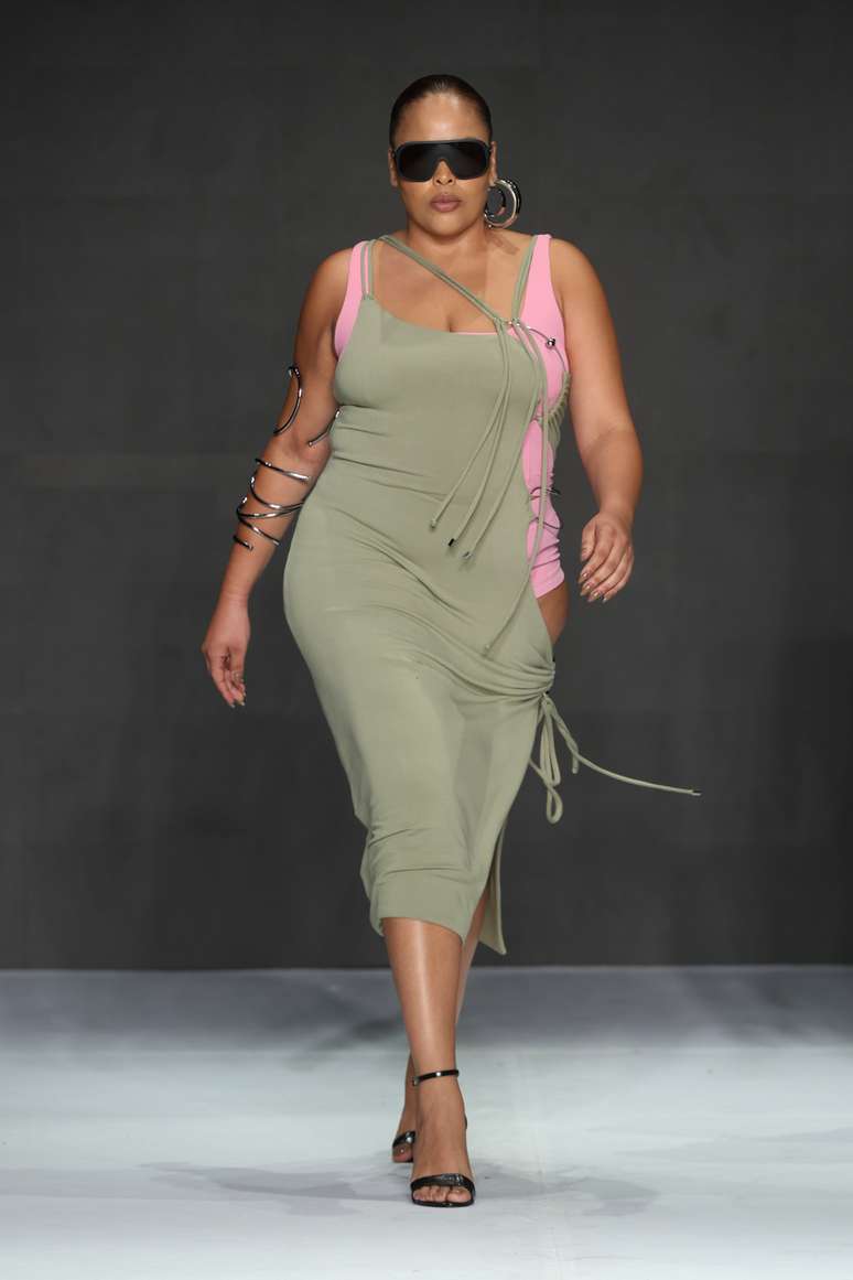 Rita Carreira no desfile de Karoline Vitto 