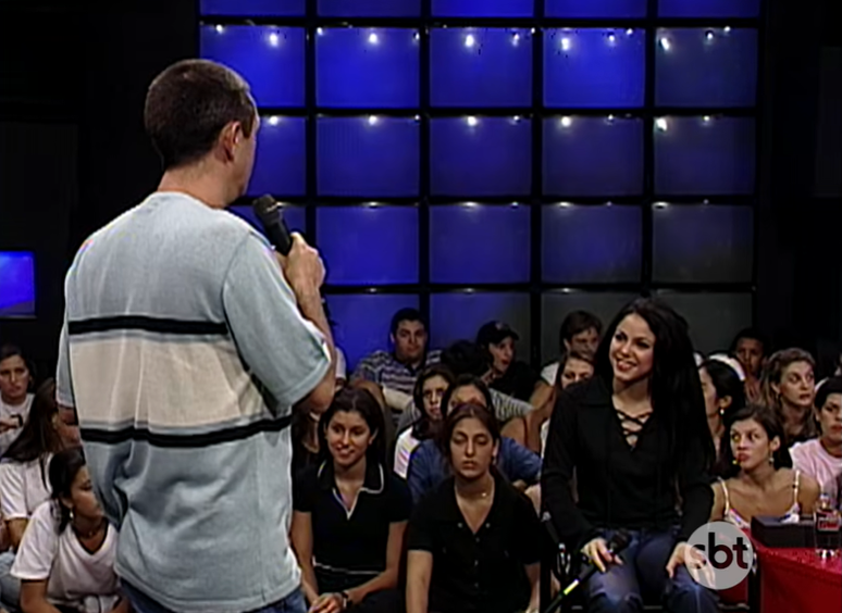 Shakira cantou 'Estoy Aqui' no 'Programa Livre', com Serginho Groisman, no SBT, nos anos 1990