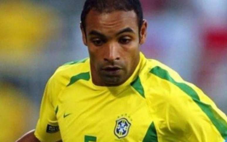 Volante Emerson foi cortado em 2002