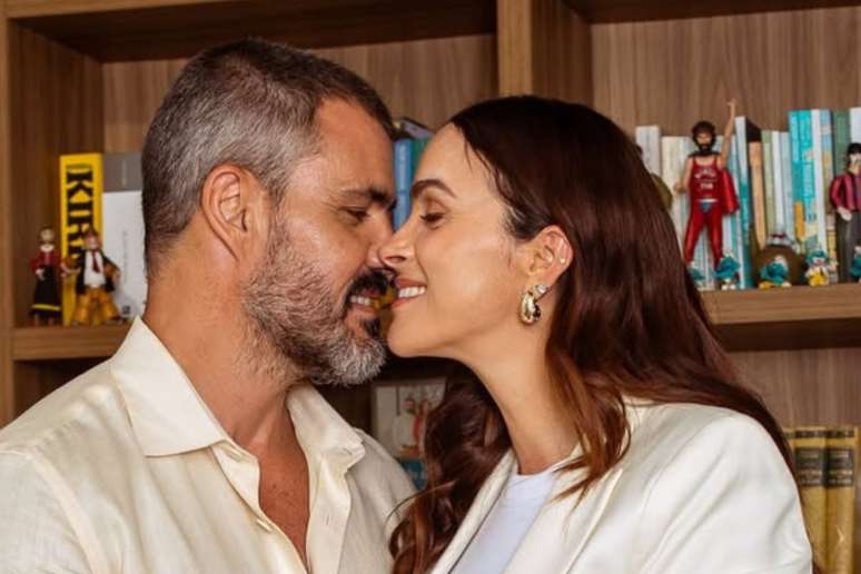 Let&iacute;cia e Juliano Cazarr&eacute;