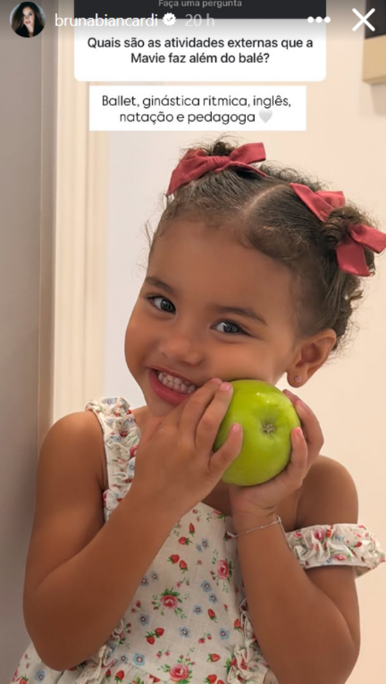 Bruna conta atividades que Mavie pratica aos 2 anos