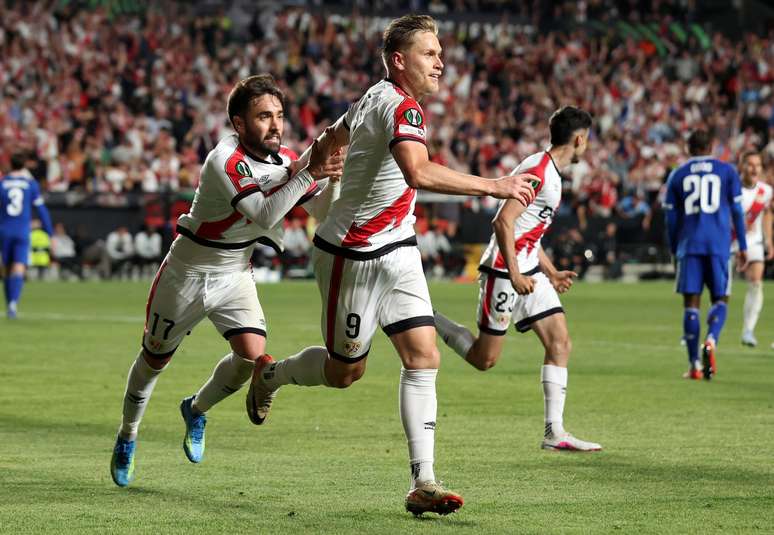 Alem&atilde;o comemorando o gol da vit&oacute;ria do Rayo sobre o Strasbourg 