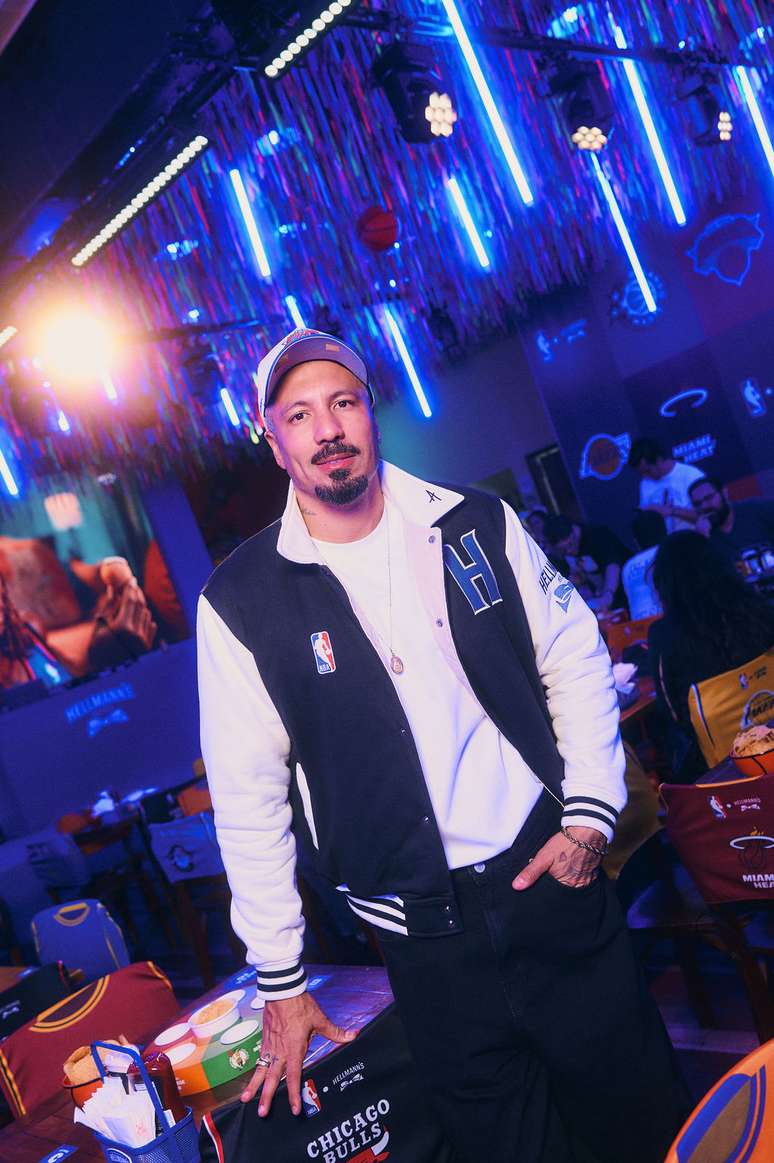 O influenciador de basquete, professor e ex-atleta F&ecirc; Medeiros &ndash; 