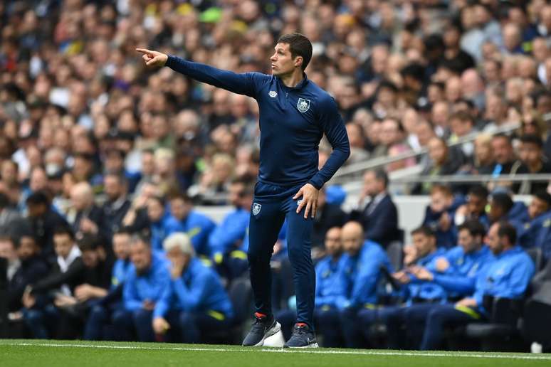 Michael Jackson, treinador interino do Burnley, durante partida contra o Tottenham, em 2022 