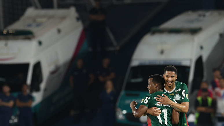O jogador Jhon Arias, da SE Palmeiras, comemora seu gol contra a equipe do C Cerro Porte&ntilde;o, durante partida v&aacute;lida pela fase de grupos, da Conmebol Libertadores, no Est&aacute;dio La Nueva Olla. 