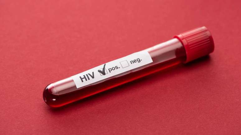 Com alta efic&aacute;cia e rotina simplificada, a p&iacute;lula di&aacute;ria combinada representa um avan&ccedil;o no controle do HIV &ndash; depositphotos.com / VadimVasenin