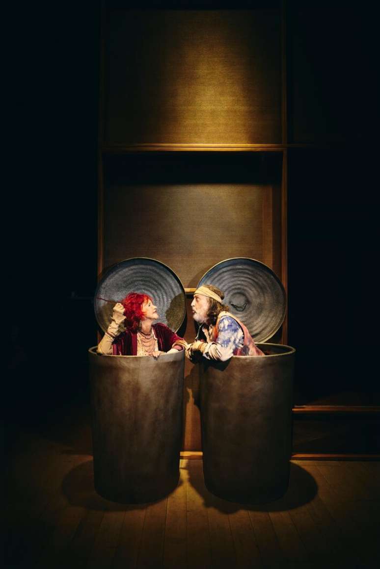 Helena Ignez e Ary Fran&ccedil;a em cena de 'Fim de Partida', pe&ccedil;a de Beckett com Marco Nanini no elenco