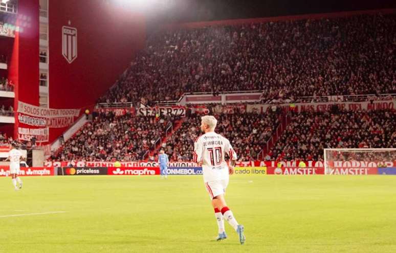 De Arrascaeta pouco ficou em campo no empate em 1 a 1 com o Estudiantes &ndash;