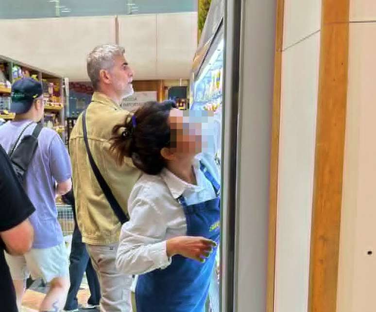 N&atilde;o &eacute; toda hora que se encontra um ator t&atilde;o querido do p&uacute;blico nos corredores de um supermercado