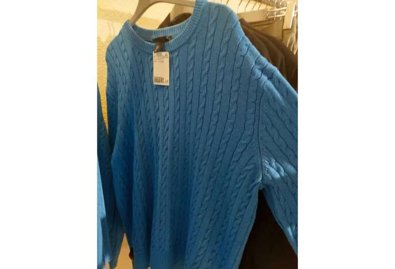 Uma pe&ccedil;a id&ecirc;ntica ao su&eacute;ter de 'O Diabo Veste Prada' em loja popular de Paris: pre&ccedil;o acess&iacute;vel