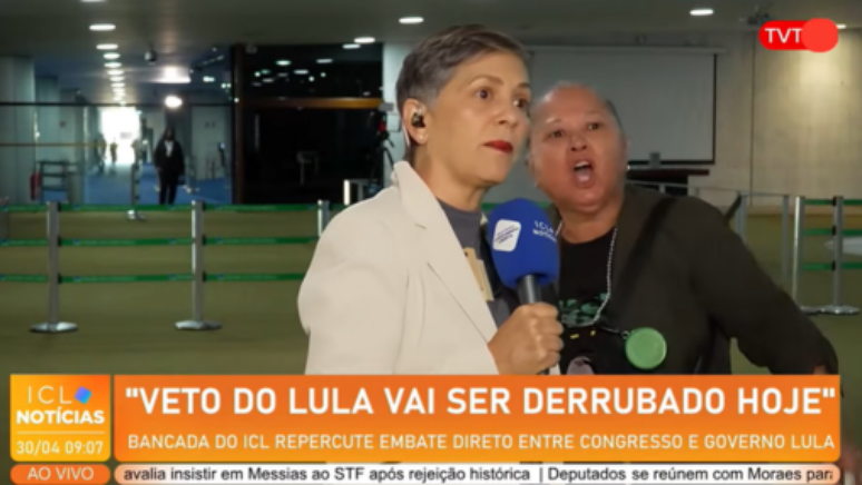 Helo&iacute;sa Vilela repreende mulher que invadiu reportagem ao vivo
