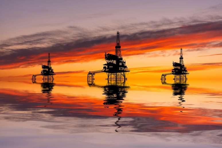Existe uma crescente preocupa&ccedil;&atilde;o entre especialistas e institui&ccedil;&otilde;es de que a alta dos pre&ccedil;os do petr&oacute;leo possa desencadear uma recess&atilde;o global