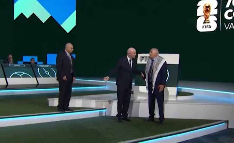 Clim&atilde;o entre representantes de Israel, Palestina e o presidente da FIFA em Congresso &ndash;