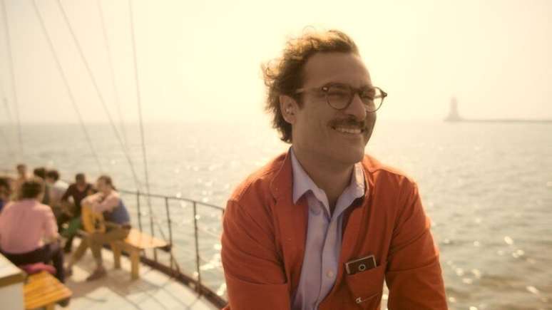 Joaquin Phoenix em cena de 'Ela1, dirigido por Spike Jonze.