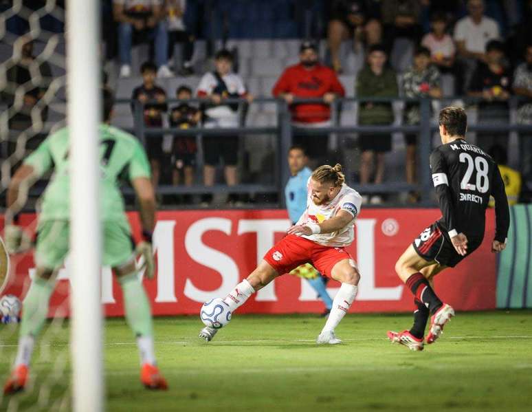 Isidro Pitta em a&ccedil;&atilde;o pelo Red Bull Bragantino na partida contra o River Plate, em Bragan&ccedil;a Paulista &ndash; Foto &ndash; Ari Ferreira/Red Bull Bragantino