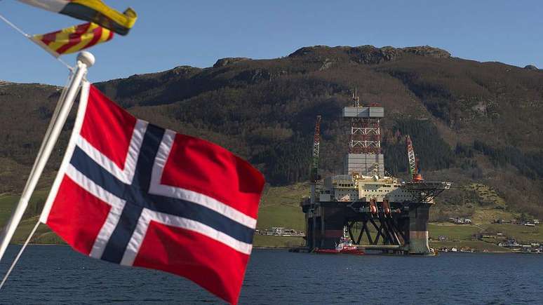 As exporta&ccedil;&otilde;es de petr&oacute;leo e g&aacute;s desempenham papel fundamental na economia da pr&oacute;spera Noruega