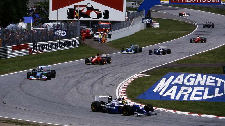 Ayrton Senna em sua &uacute;ltima volta antes de perder tragicamente sua vida em um acidente na s&eacute;tima volta.
