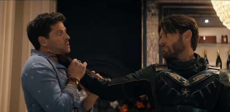 Soldier Boy (Jensen Ackles) segura Malchemichal (Misha Collins) em cena de 'The Boys'