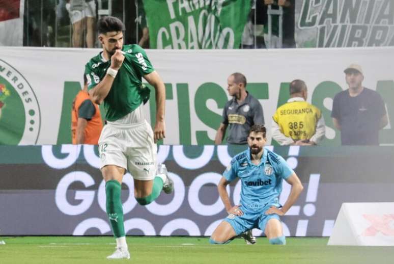 Flaco L&oacute;pez celebra seu gol de empate no cl&aacute;ssico com o Santos