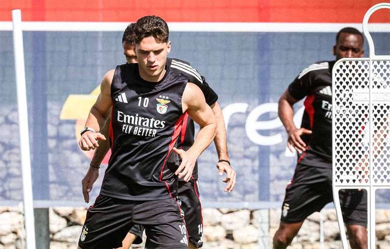 Benfica busca a vit&oacute;ria para praticamente assegurar o segundo lugar e ainda manter a chance de titulo no Portugu&ecirc;rs.