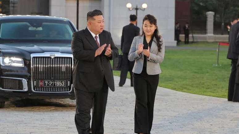Kim Ju Ae vestiu uma jaqueta muito parecida com a que sua m&atilde;e usou no dia de Ano Novo, na comemora&ccedil;&atilde;o do 79&ordm; anivers&aacute;rio da funda&ccedil;&atilde;o do Partido dos Trabalhadores da Coreia