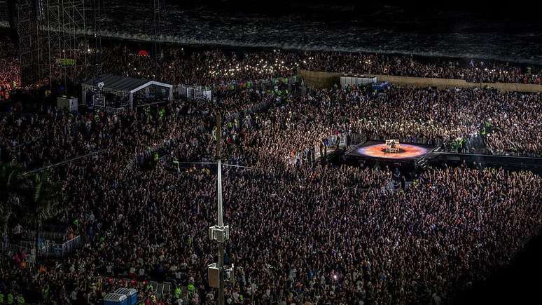 Apresenta&ccedil;&atilde;o de Lady Gaga em Copacabana atraiu milhares