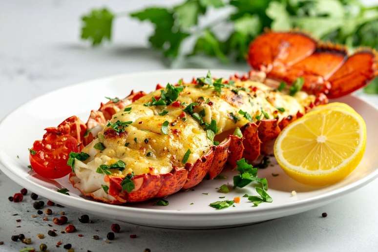 Lagosta gratinada com alho e lim&atilde;o 
