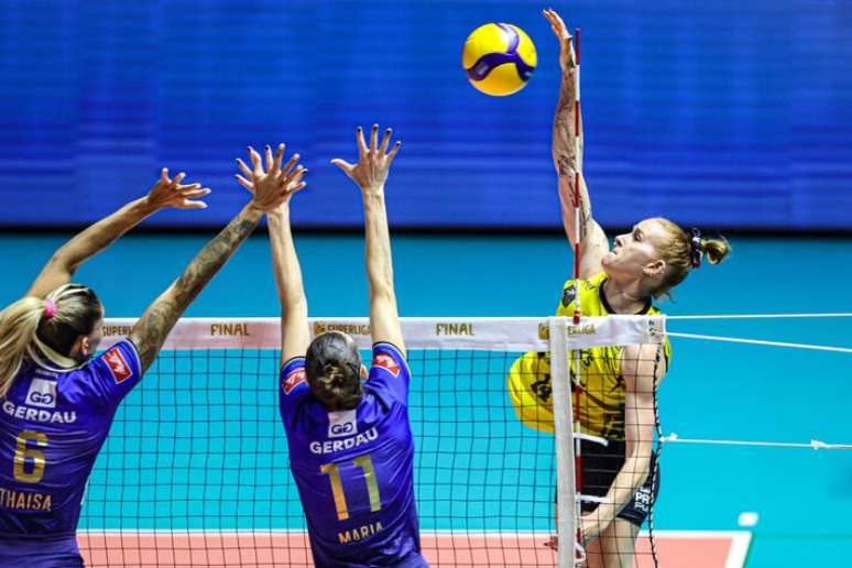 Praia Clube venceu o Minas por 3 sets a 0 na decis&atilde;o da Superliga Feminina.