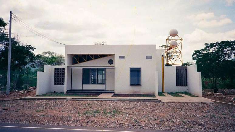 Uma casa energeticamente eficiente, alimentada por energia solar, projetada e constru&iacute;da pela comunidade de Gaviotas, replicada na regi&atilde;o de Guajira, na Col&ocirc;mbia