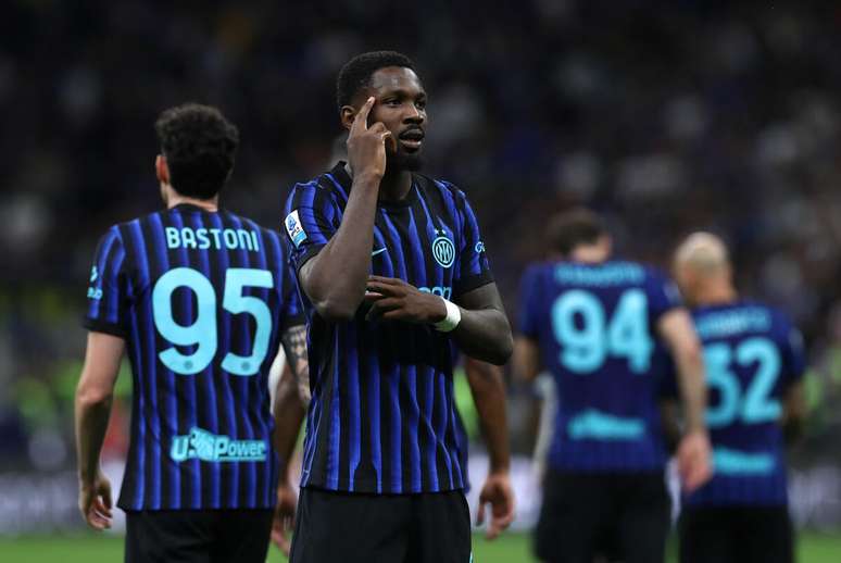 Marcus Thuram comemora o primeiro gol na vit&oacute;ria que garantiu o t&iacute;tulo da Internazionale &ndash;&nbsp; Marco Luzzani/Getty Images