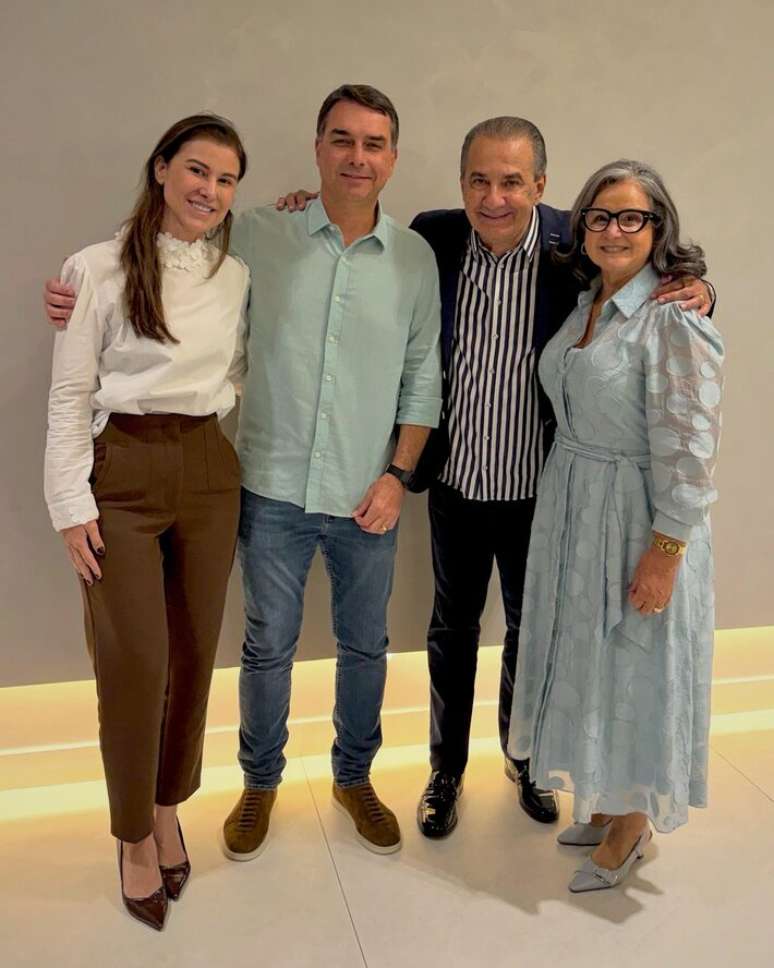 Flávio Bolsonaro, Silas Malafaia மற்றும் அவர்களது மனைவிகள்