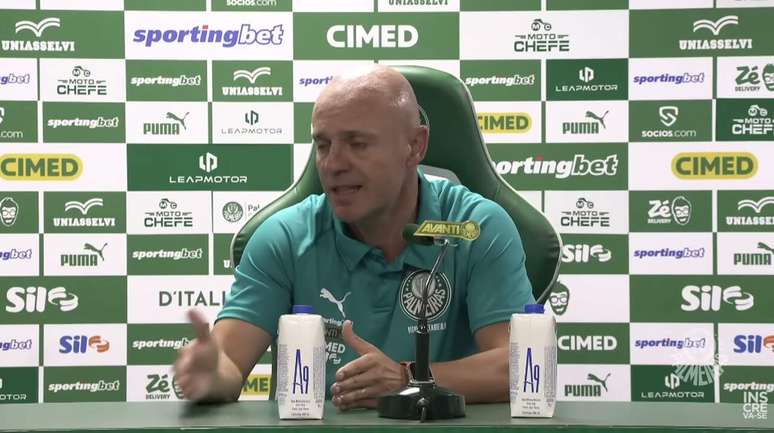 Coletiva de V&iacute;tor Castanheira &ndash;