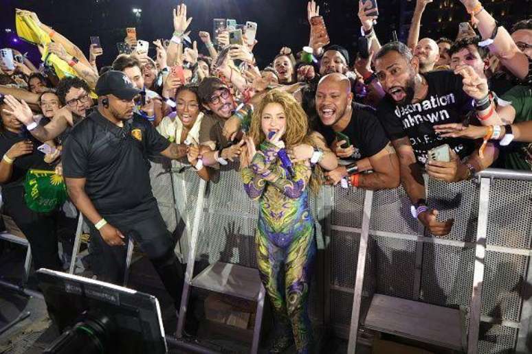 Shakira interage com o p&uacute;blico em Copacabana