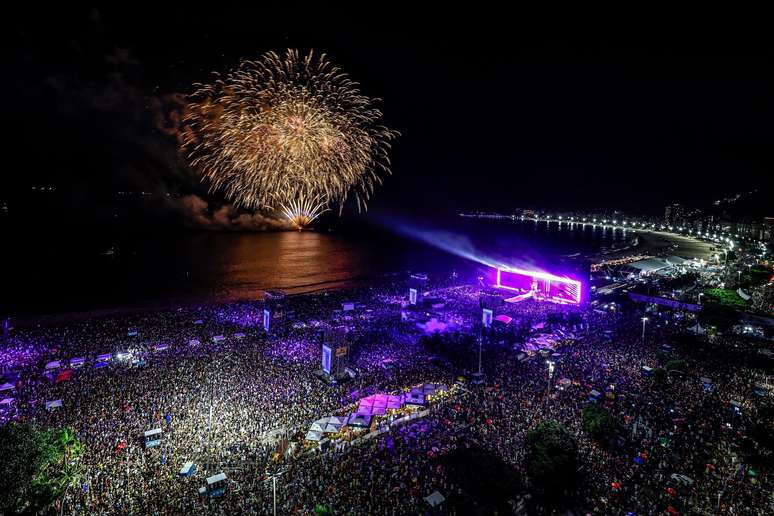 A Prefeitura do Rio de Janeiro informou que cerca de 2 milh&otilde;es de pessoas estiveram em Copacabana para o show da Shakira