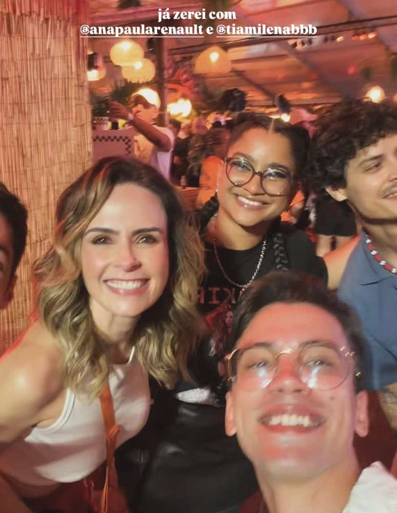 Ana Paula e Milena est&atilde;o juntas na &aacute;rea VIP do show de Shakira.
